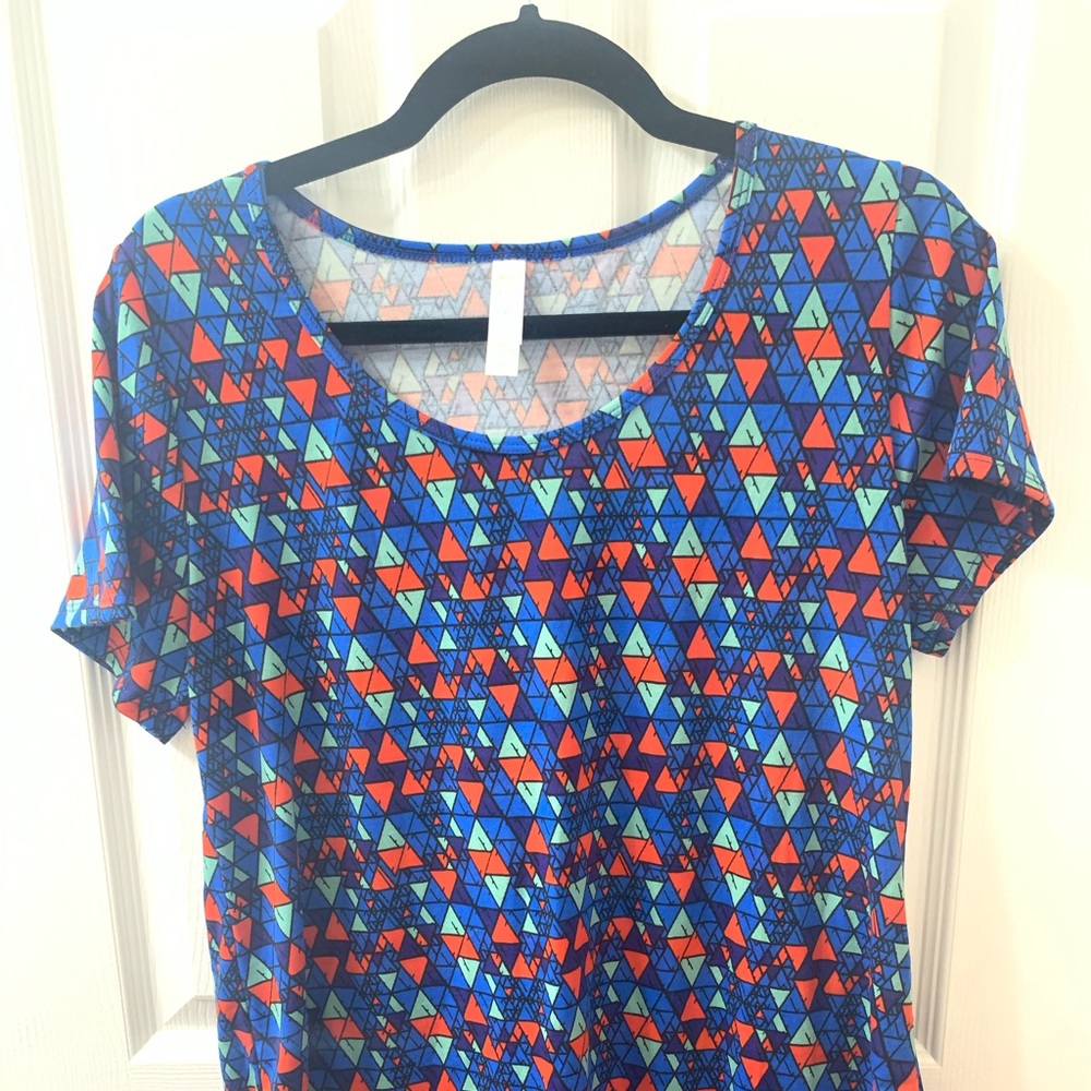 LulaRoe Classic T NWT Medium